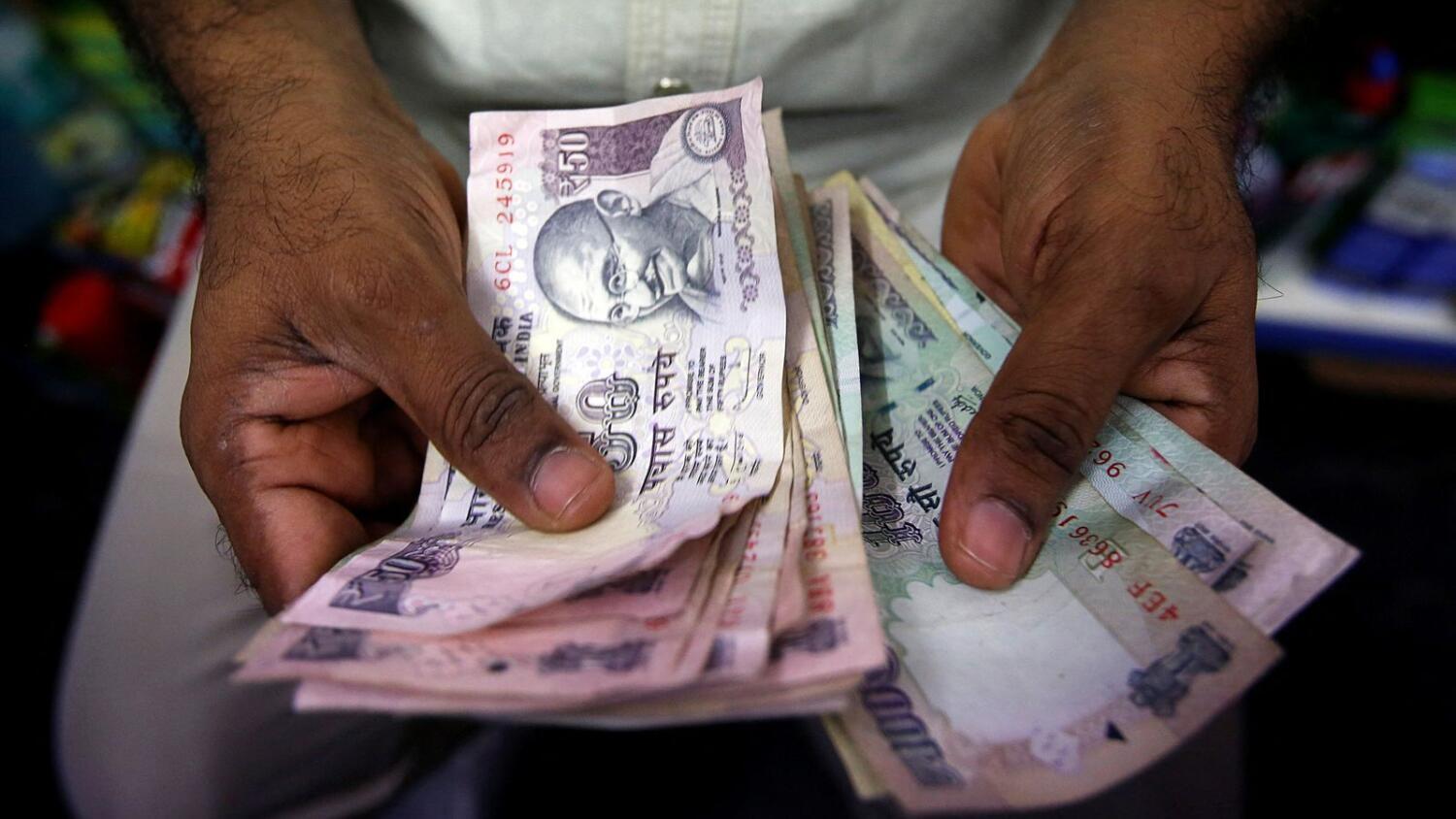 The Rupee Begins Early Trade Against the US Dollar at 83.95, up 2 paise