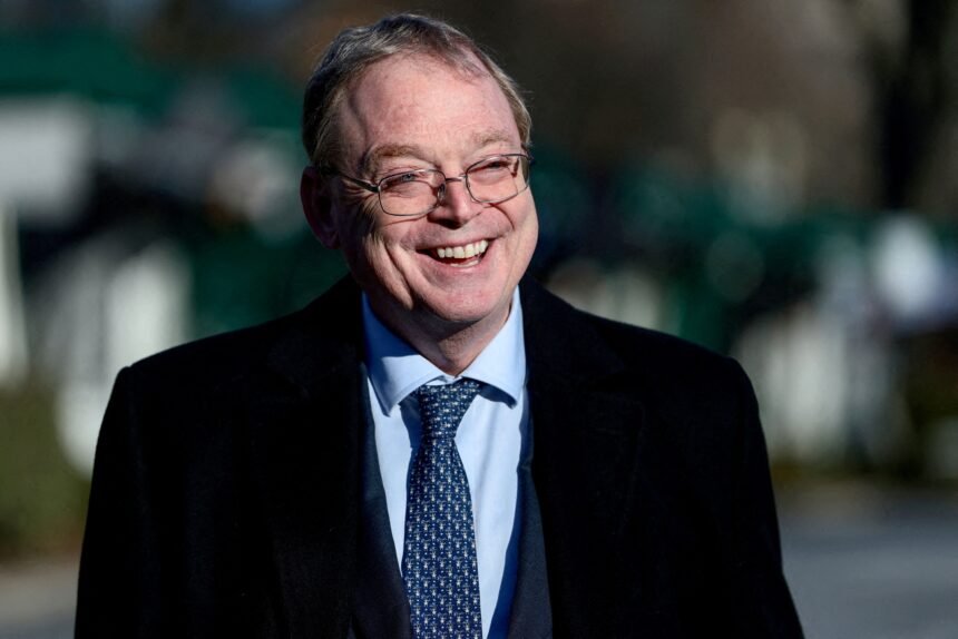 2026 01 22T122152Z 1 LYNXMPEM0L0QI RTROPTP 4 USA FED HASSETT