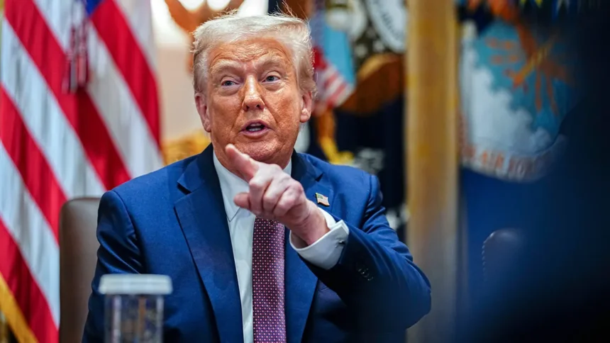 president donald trump points