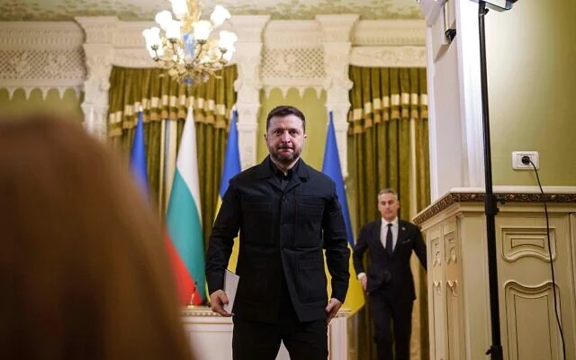 AP26089571645187 640x400 1